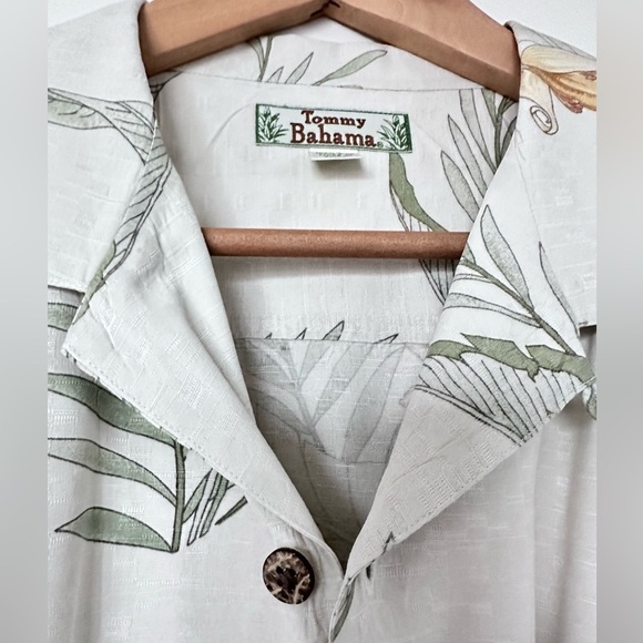 Tommy Bahama 100% Silk Shirt XL Silk Hawaiian Short Sleeve - Picture 7 of 10